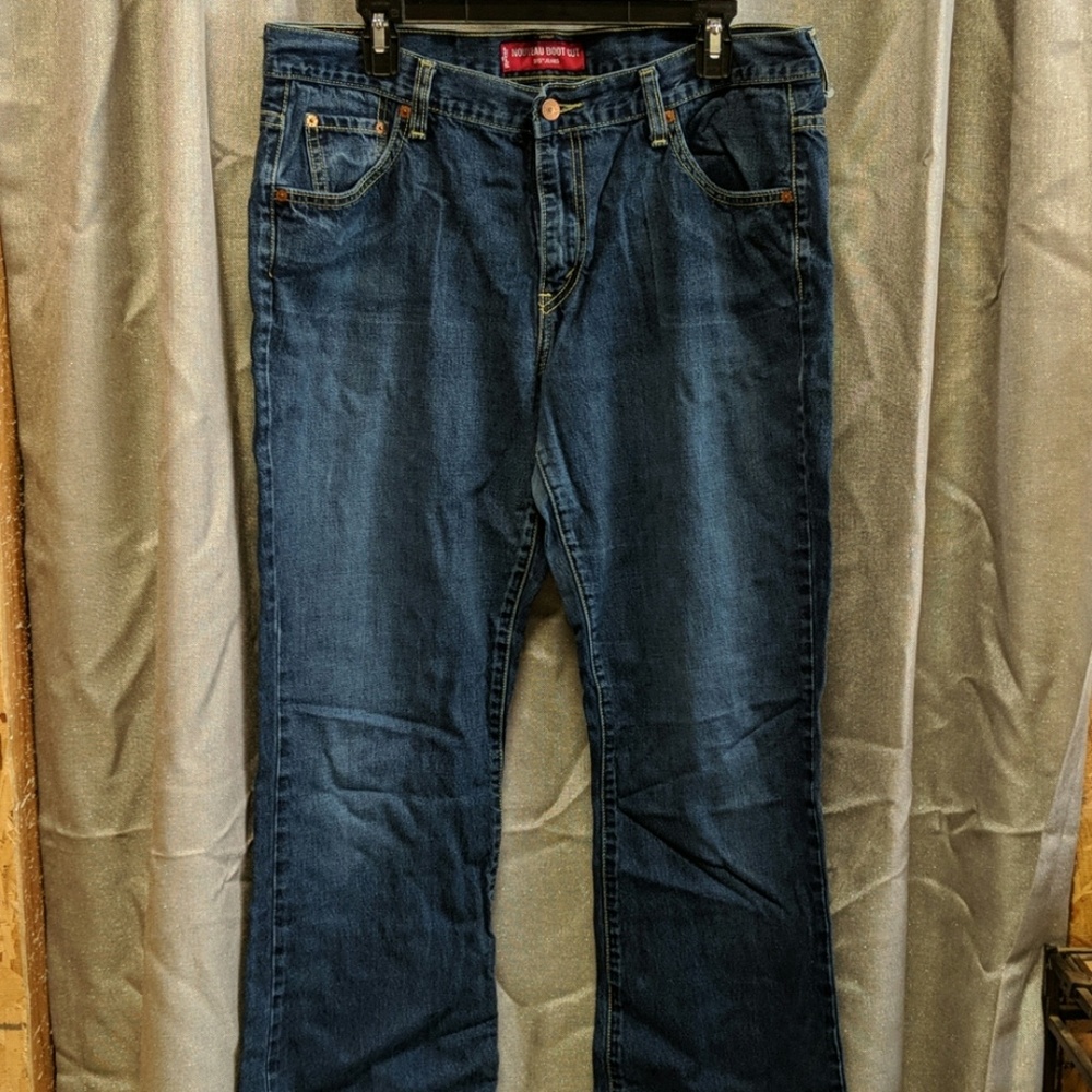 Like new Levi 515 boot cut jeans